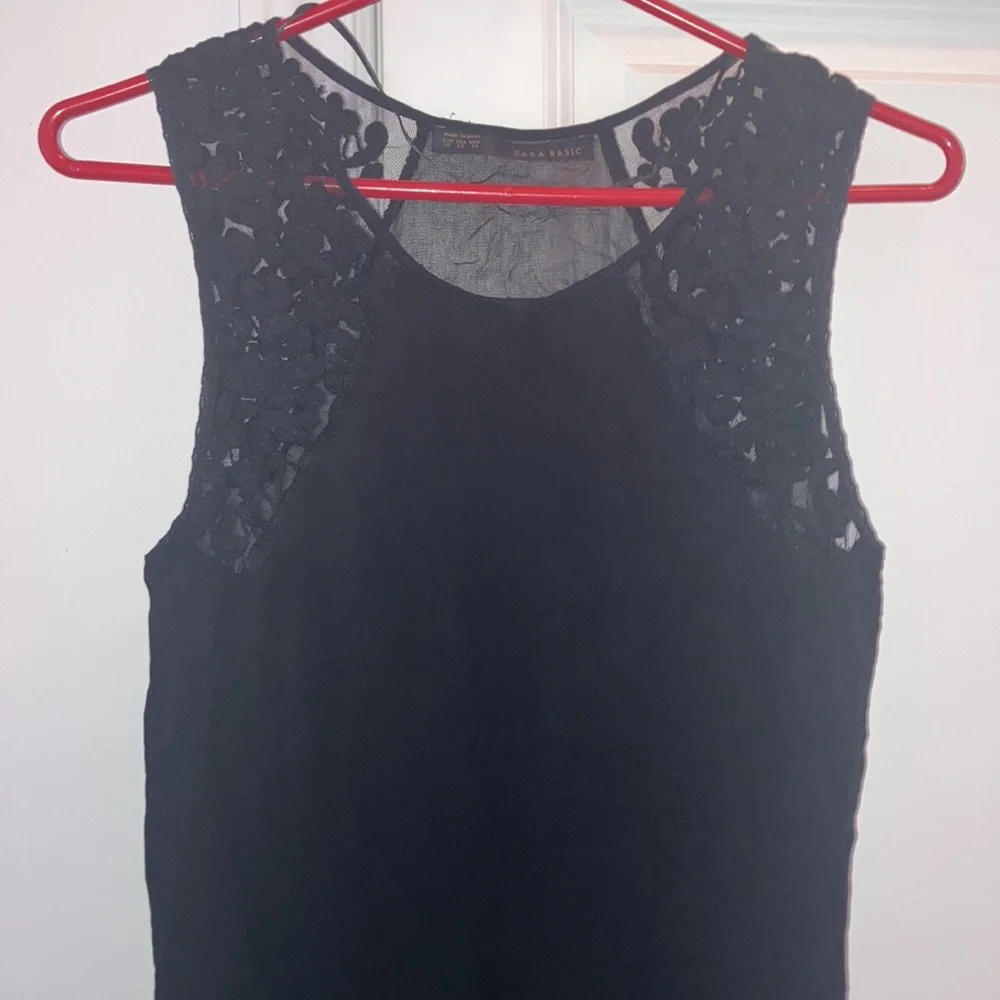 Black sheer lined top with embroidered details - Picture 5 of 7
